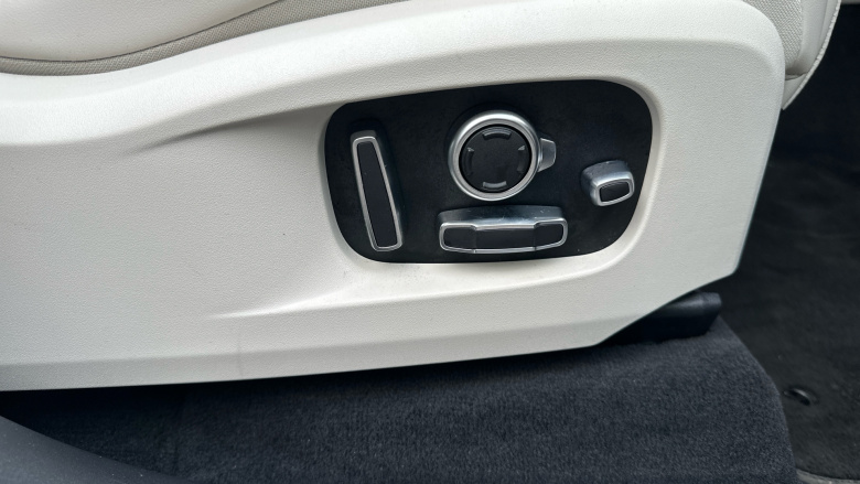 Jaguar F-Pace 2.0 D200 R-Dynamic HSE Black 5dr Auto AWD Diesel Estate